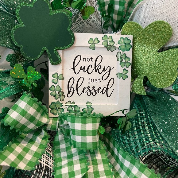 St. Patrick’s Day wreath “Not Lucky, Just blessed” multi tonal Greens, White 20” - Picture 4 of 6